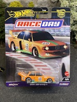 Skala 1/64 Hot Wheels Premium, Car Culture Race Day: BMW 320 Group 5