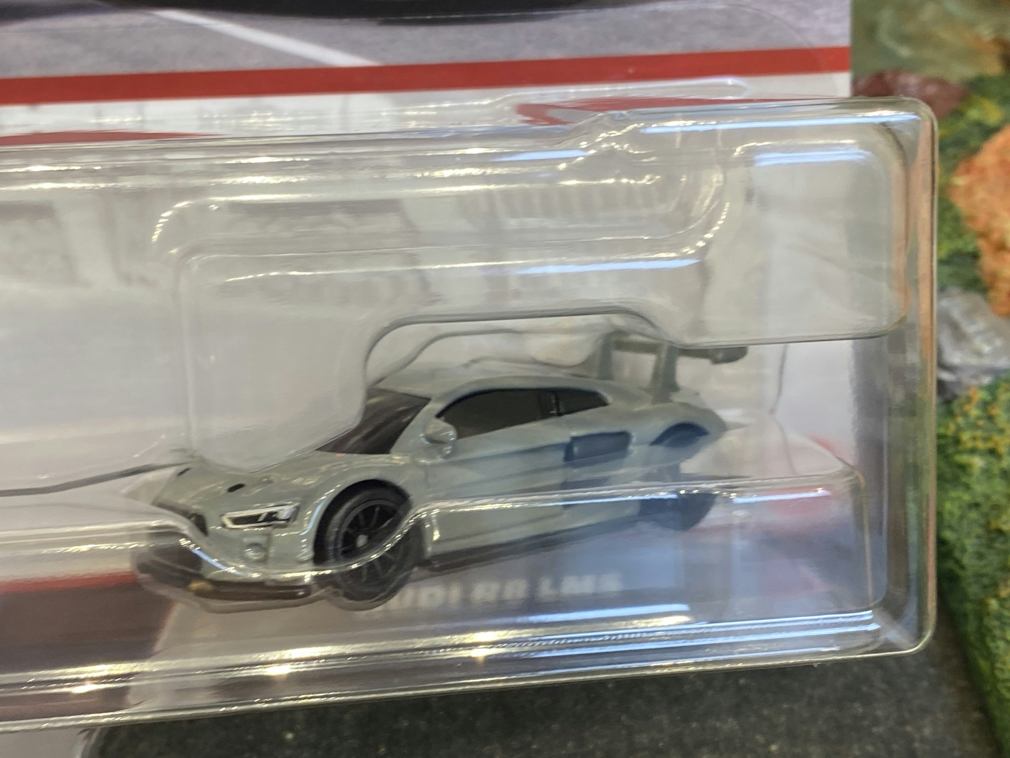 Skala 1/64 Hot Wheels Premium 2-pack: Audi S4 Quattro & Audi R8 LMS