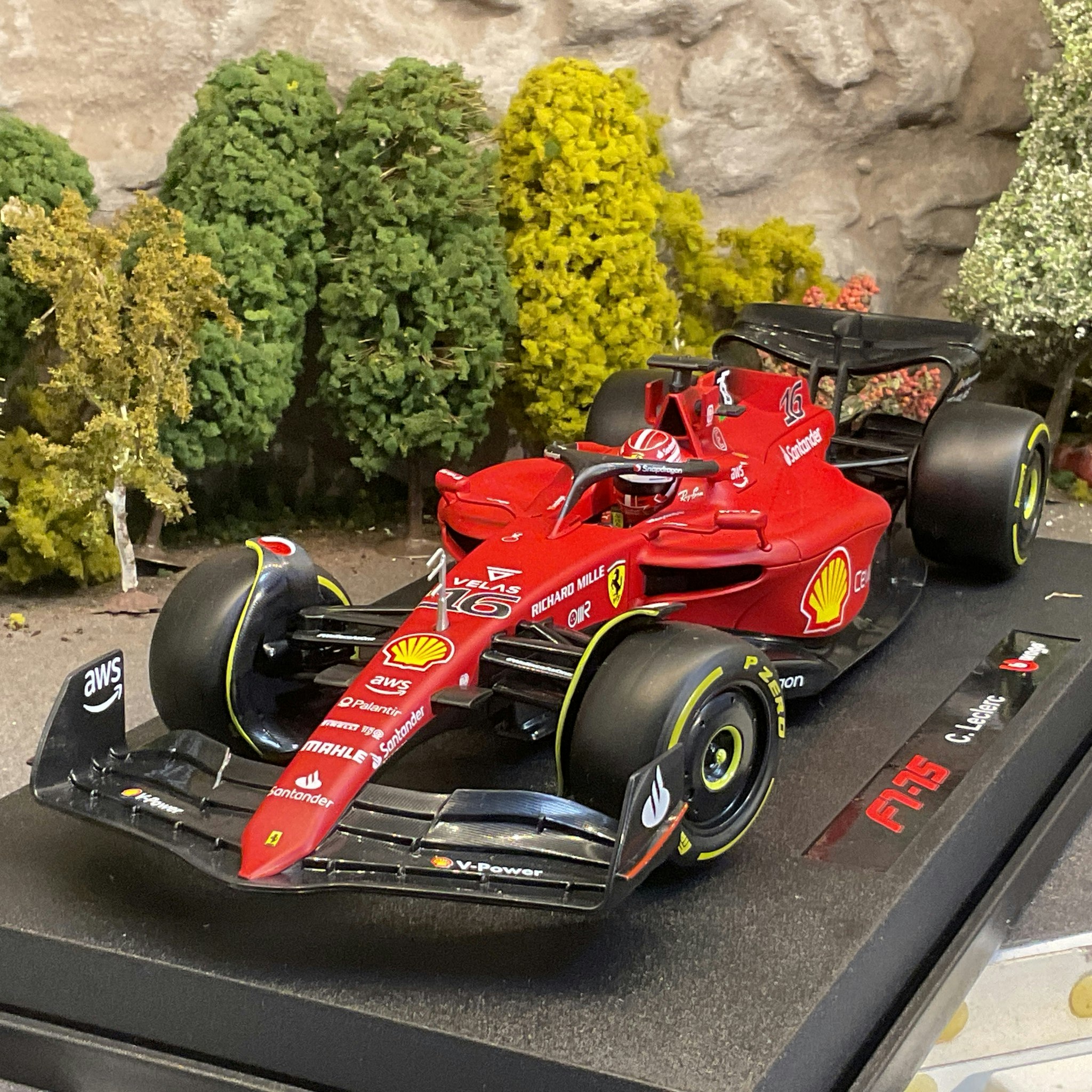 Skala 1/18 Formula 1, Ferrari F1-15, C.Leclerc #16 fr Bburago (Official Product: 314368980)