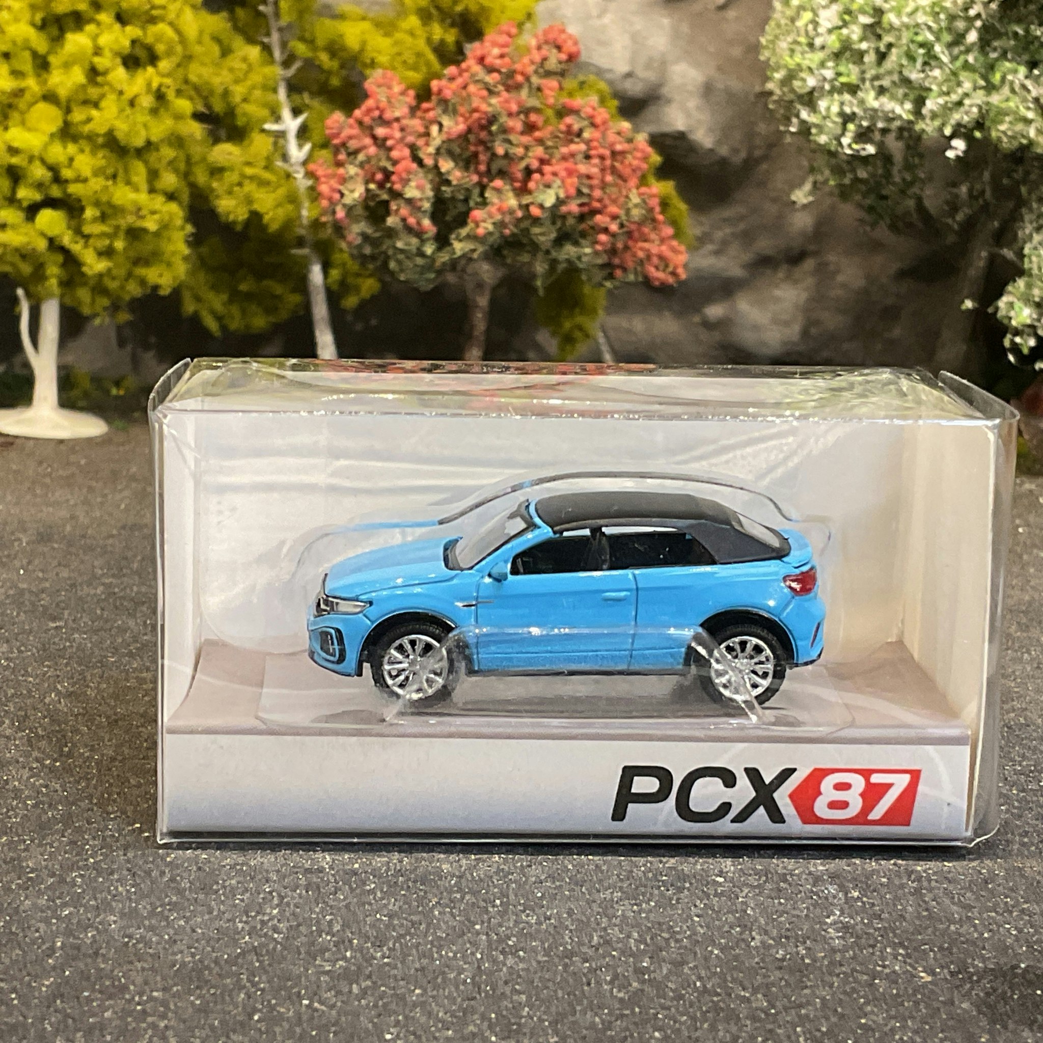 Skala 1/87 - Volkswagen T-Roc Cabriolet, Light blue fr PCX87