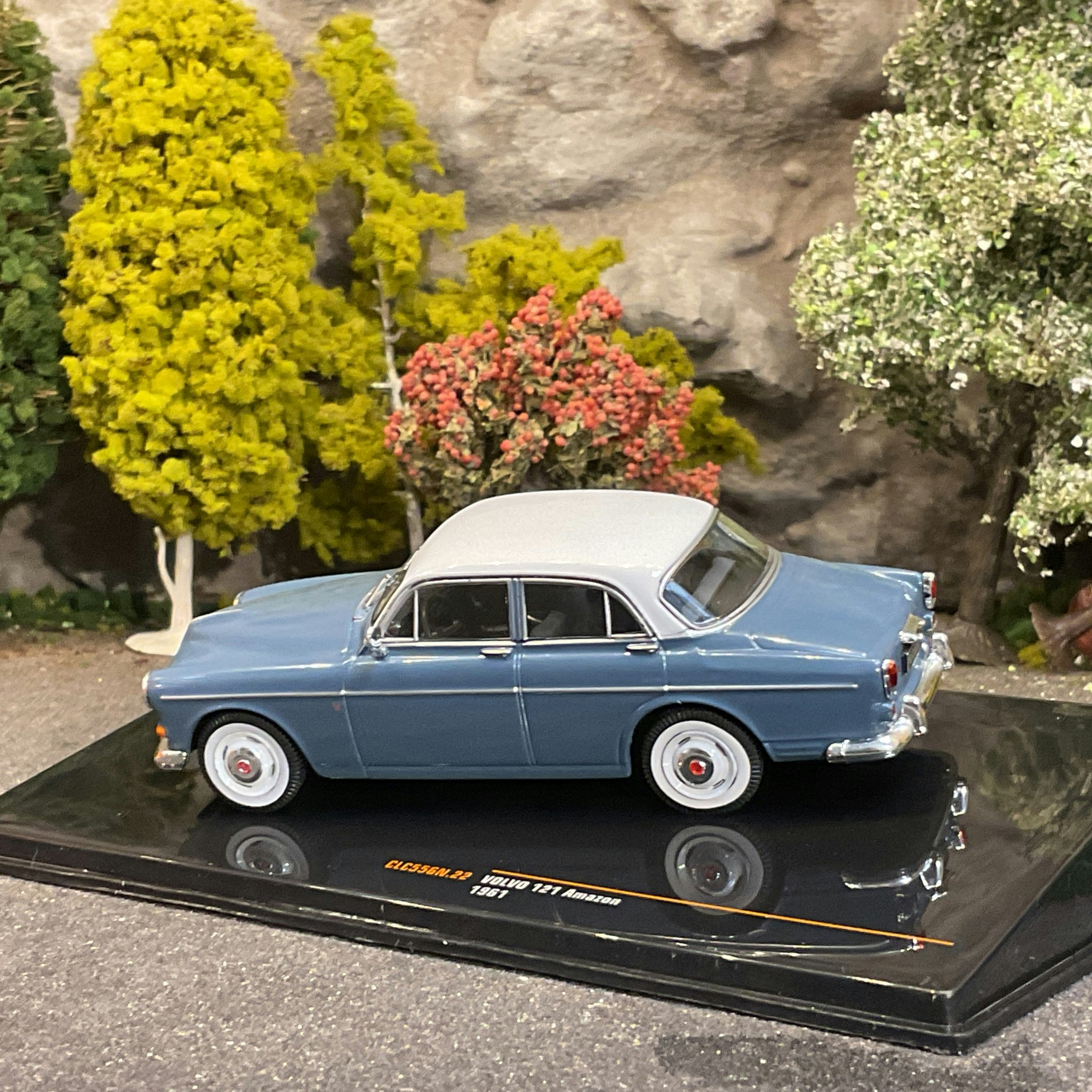 Skala 1/43 Volvo 121 Amazon 61' 4-door, Gray/white fr IXO Models