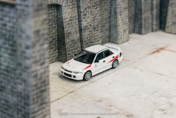 Skala 1/64 Mitsubishi Lancer RS Evolution White fr Tarmac Works