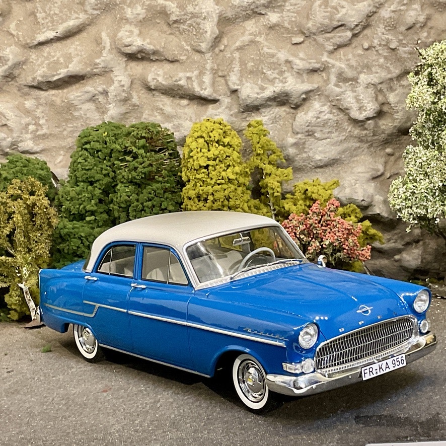 Skala 1/18 Opel kapitän 1958, blue/white fr BoS Best on Show
