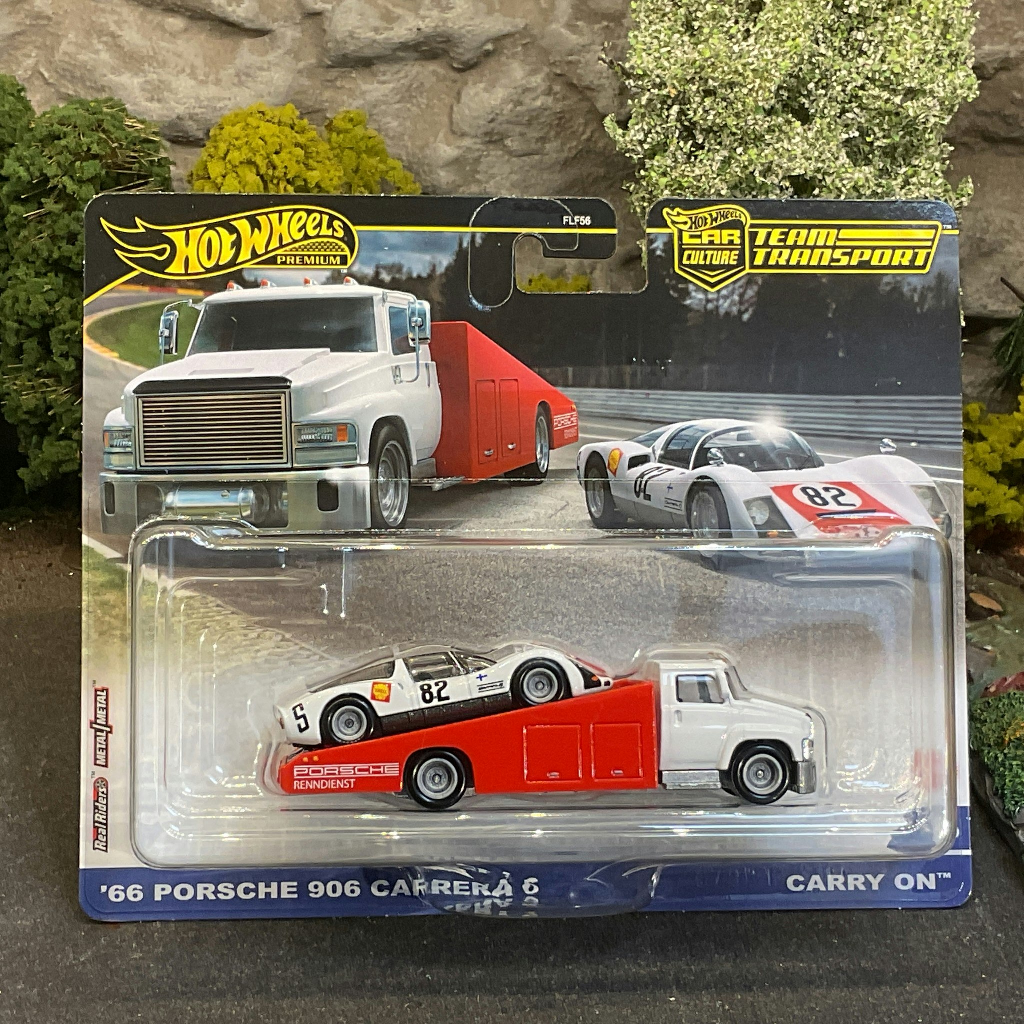 Skala 1/64 Hot Wheels PREMIUM Team Transport: 66' Porsche 906 Carrera 6 & Carry On
