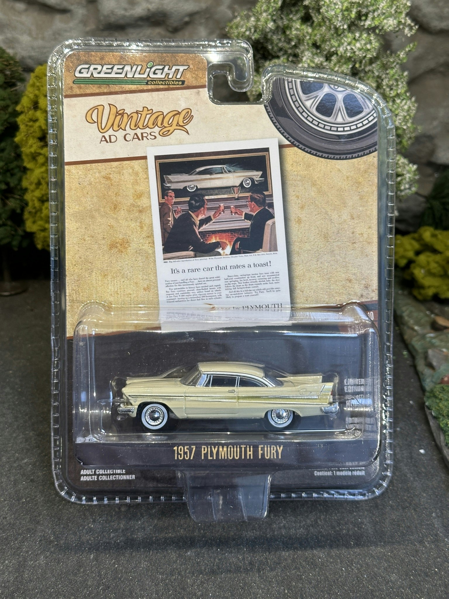 Skala 1/64 Greenlight "Vintage AD Cars" 1957 Plymouth Fury, Beige