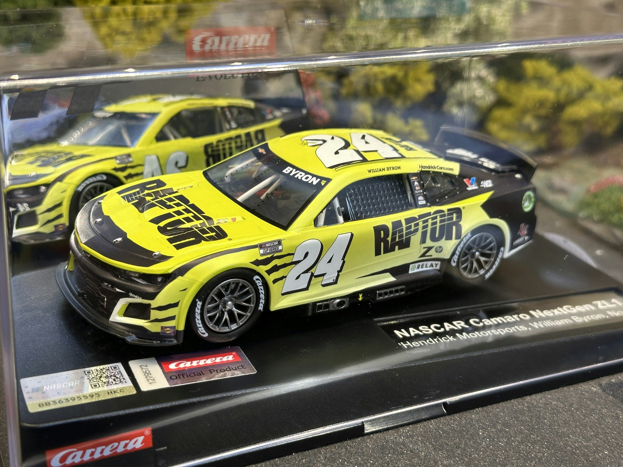 Skala 1/32 Analogue slot car fr Carrera: NASCAR Camaro NextGen ZL1 #24