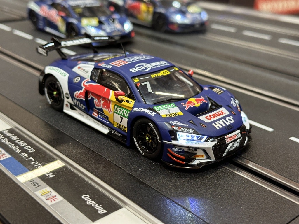 Skala 1/32 Digital/Analog slotcar fr Carrera: Audi R8 LMS GT3 evo II, ABT Sportsline- Red Bull #7 DTM 2024