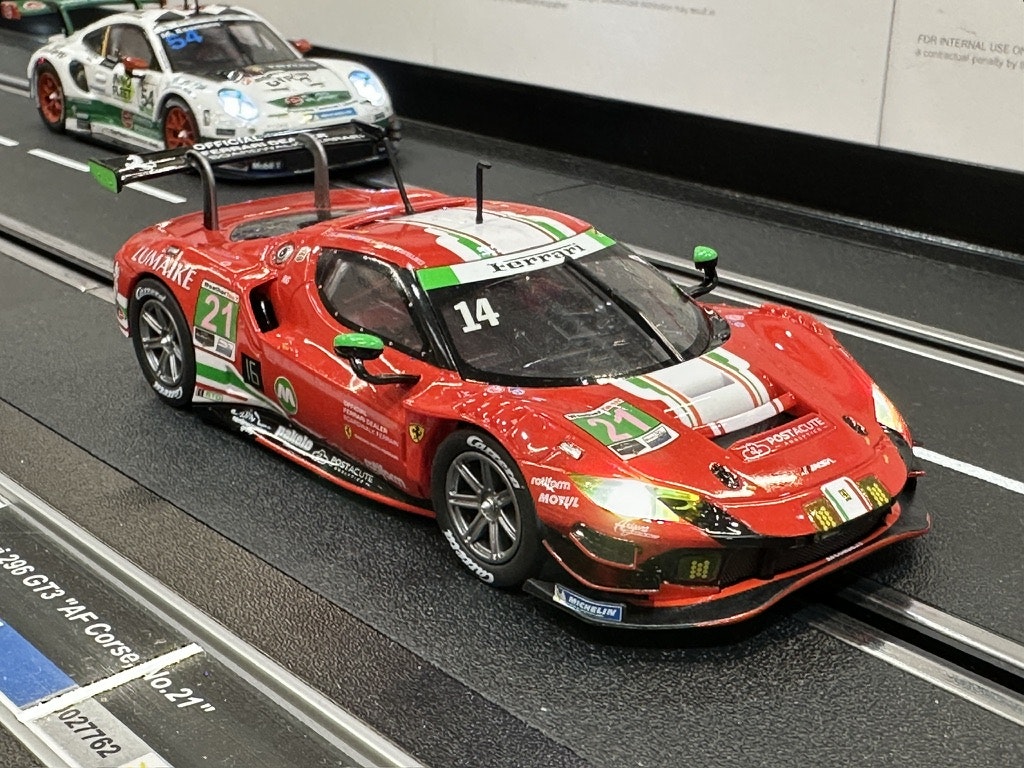 Skala 1/32 Analogue slot car fr Carrera: Ferrari 296 GT3 AF Corse #21