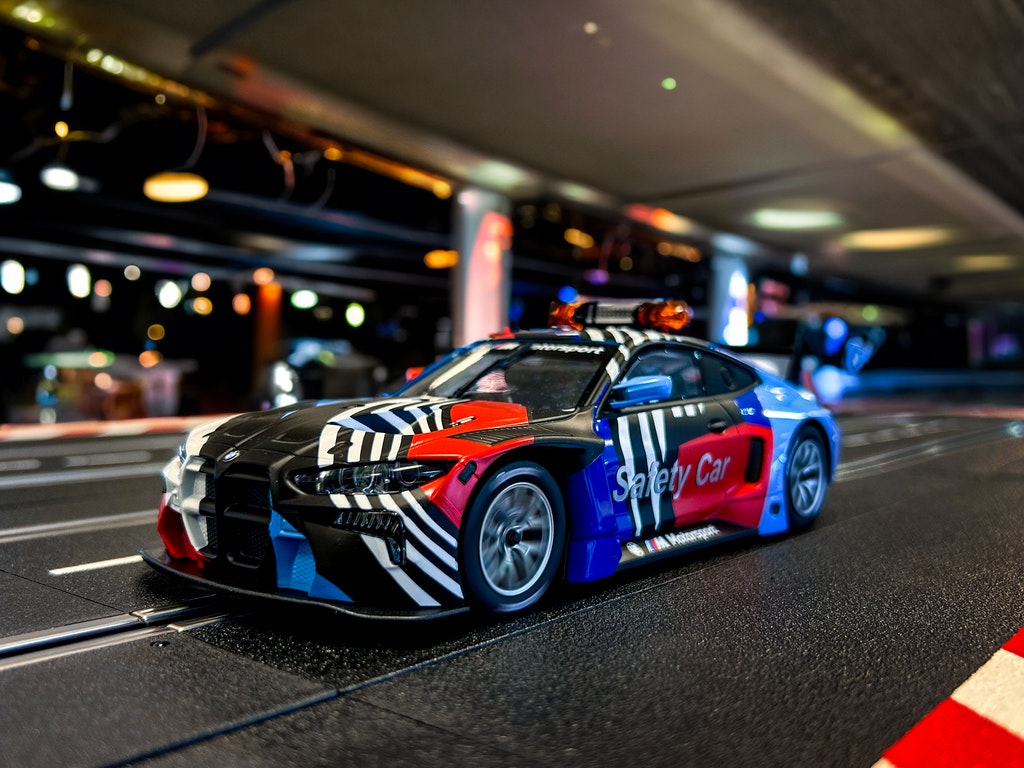 Skala 1/24 Digital/Analog slot car fr Carrera: BMW M4 GT3,Safety Car