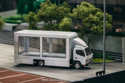 Skala 1/64 Mitsubishi Fuso Canter Mobile Display Truck - Tarmac TRUCK64