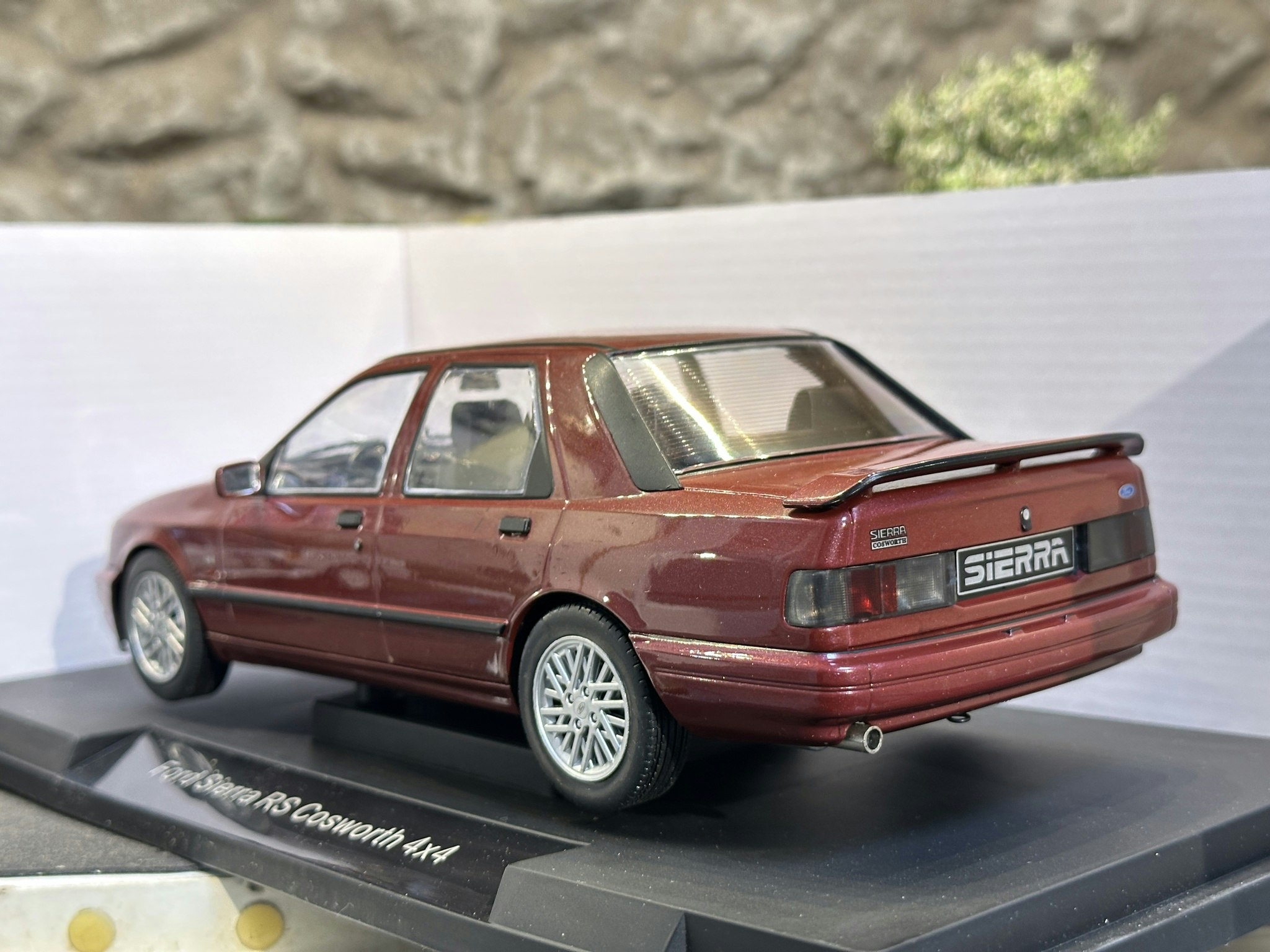 Skala 1/18 Ford Sierra RS Cosworth 4x4, Dark red fr MCG/Model Car Group