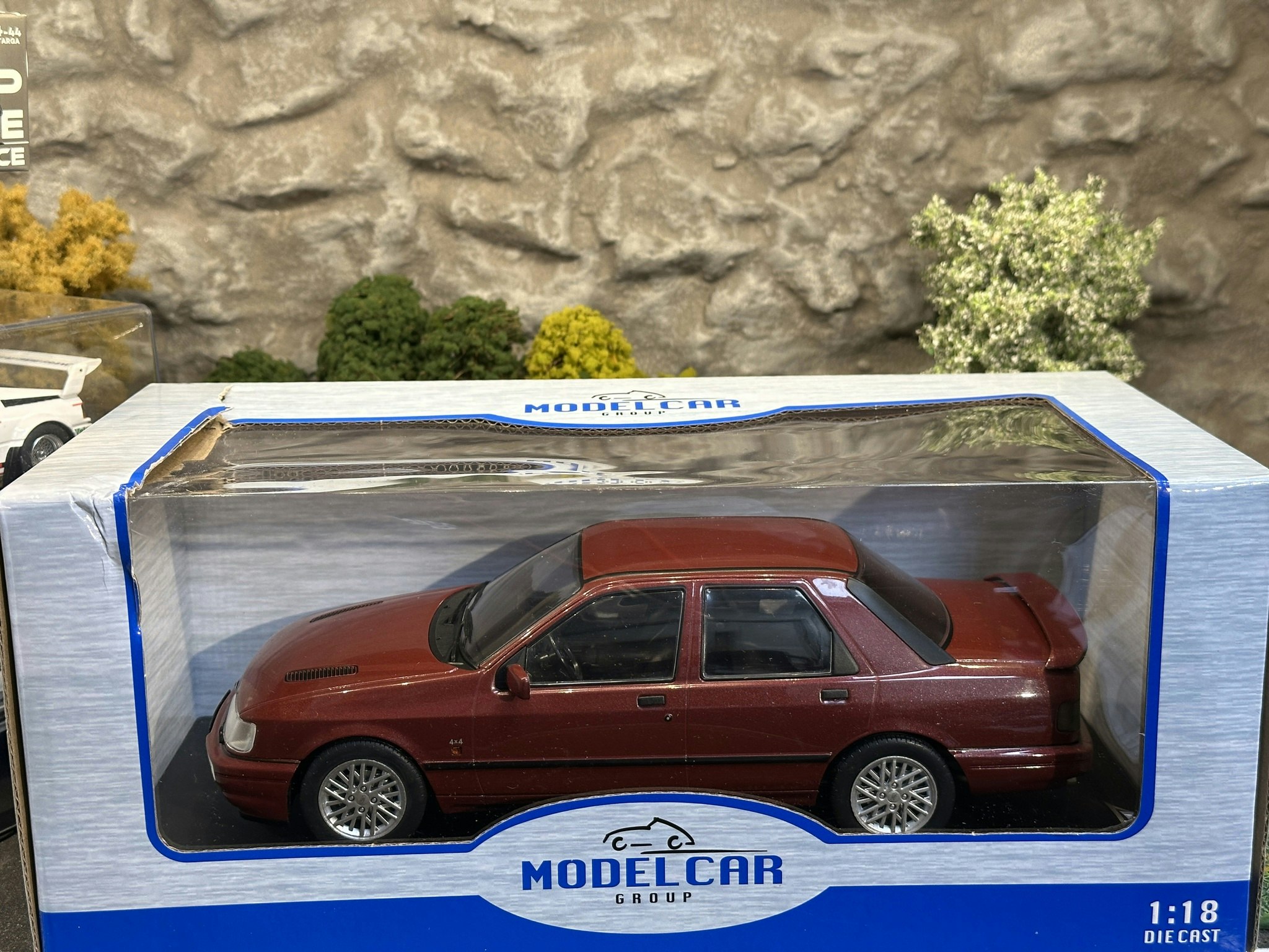 Skala 1/18 Ford Sierra RS Cosworth 4x4, Dark red fr MCG/Model Car Group