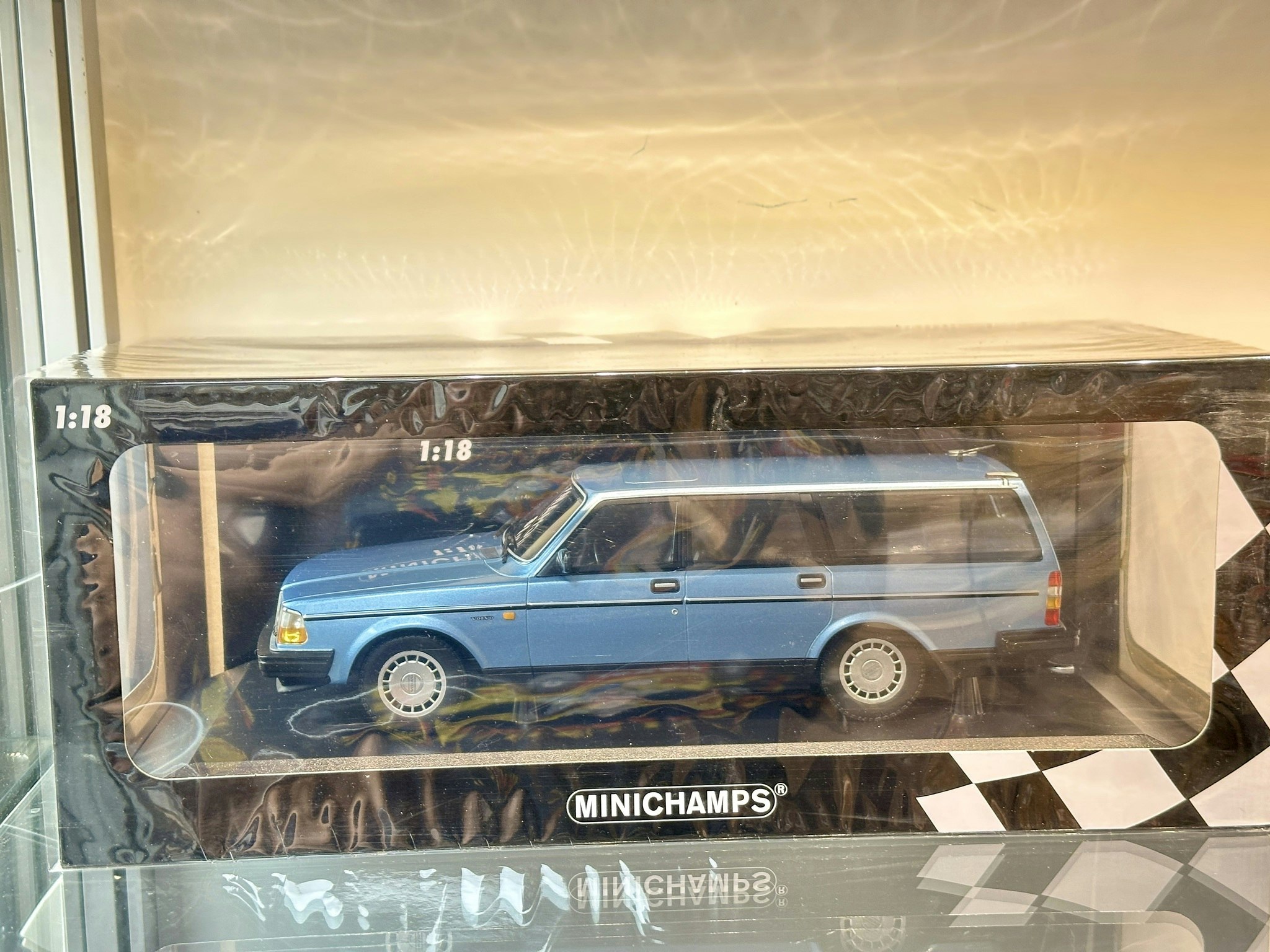 Skala 1/18 Volvo 240 GL Break (245) Blue fr Minichamps 1 of 432 pcs