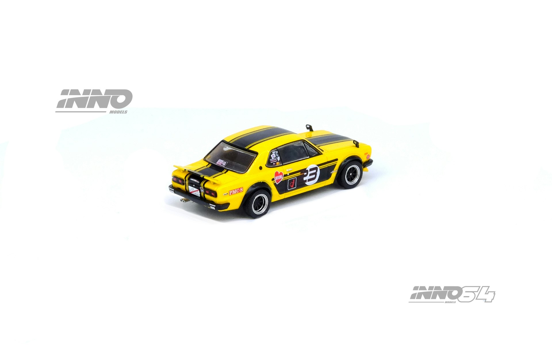 Skala 1/64 NISSAN SKYLINE 2000 GT-R (KPGC10) Yellow/blk fr Inno64