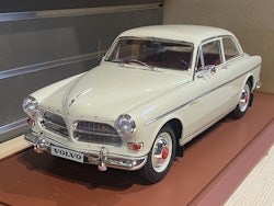 Skala 1/8 Volvo 122S Amazon in metal, w light, etc. fr Ixo Collections - Diamant8