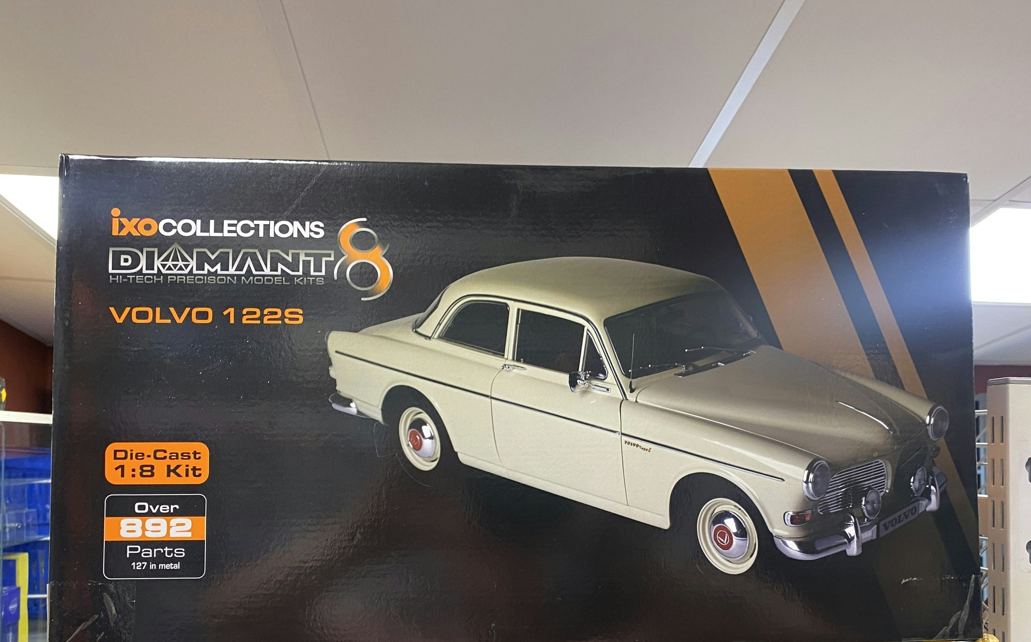 Skala 1/8 Volvo 122S Amazon in metal, w light, etc. fr Ixo Collections - Diamant8