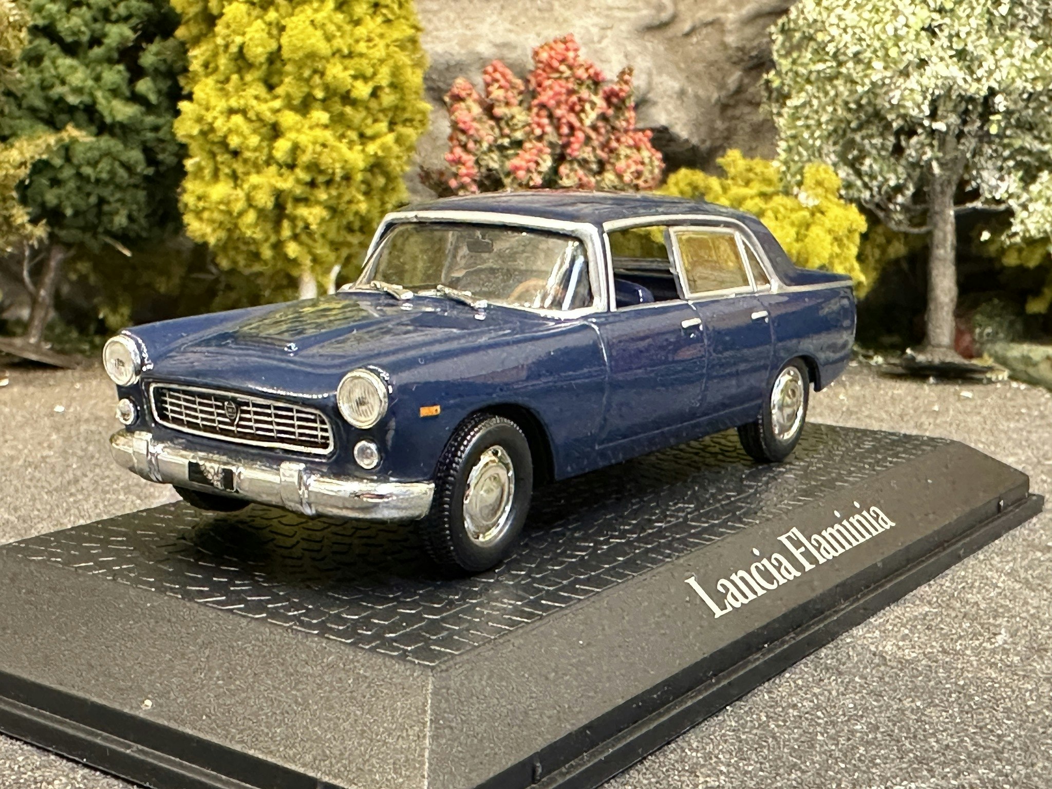 Skala 1/43 LANCIA FLAMINIA 1960, Blue fr IXO Models - Edition Atlas