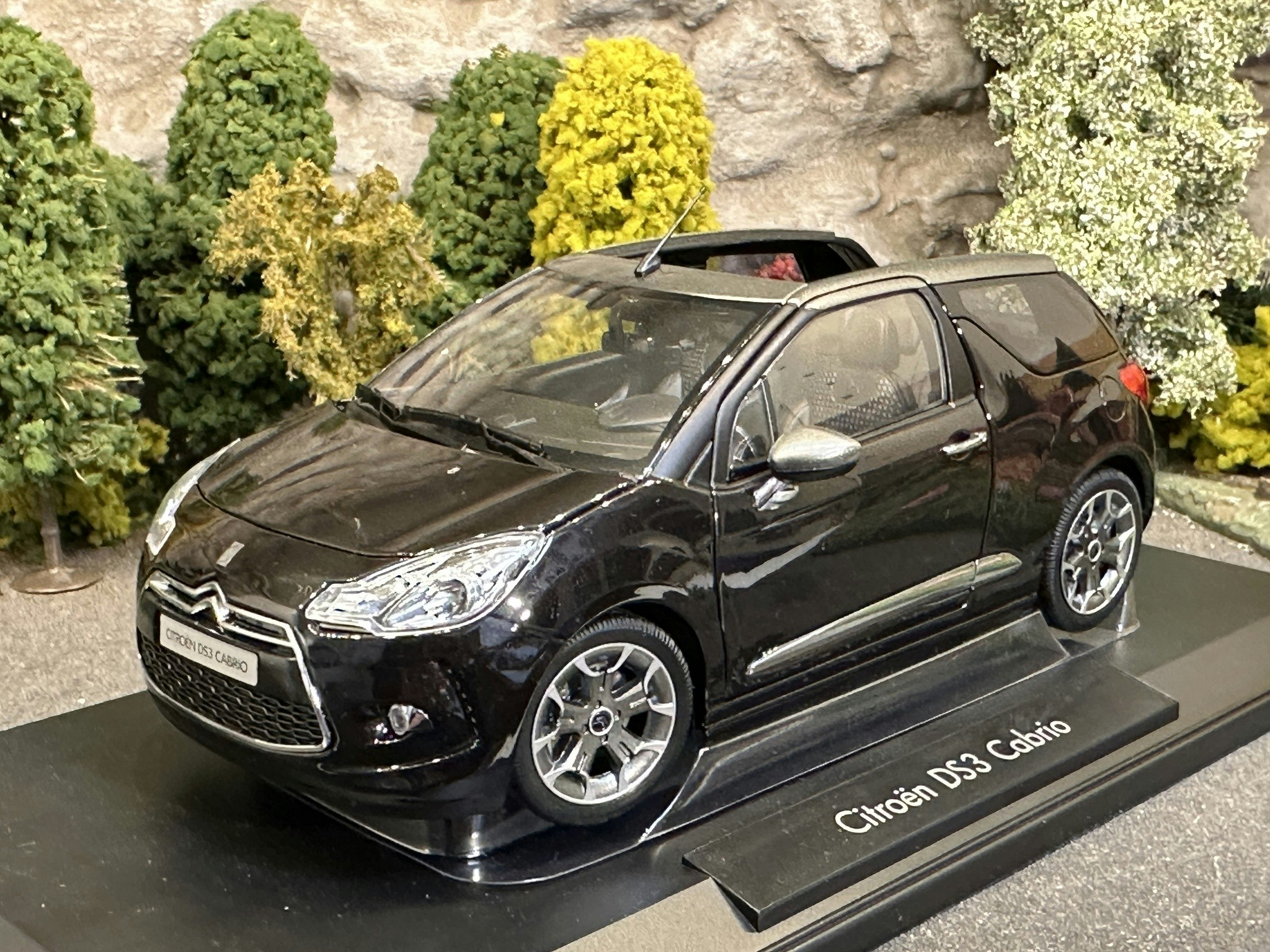 Skala 1/18 Citroen DS3 Cabrio fr Norev