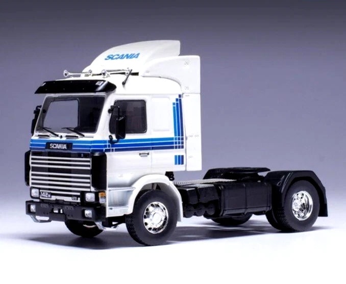 Skala 1/43 Scania 142M, White with blue stipes fr IXO Models