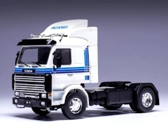 Skala 1/43 Scania 142M, White with blue stipes fr IXO Models
