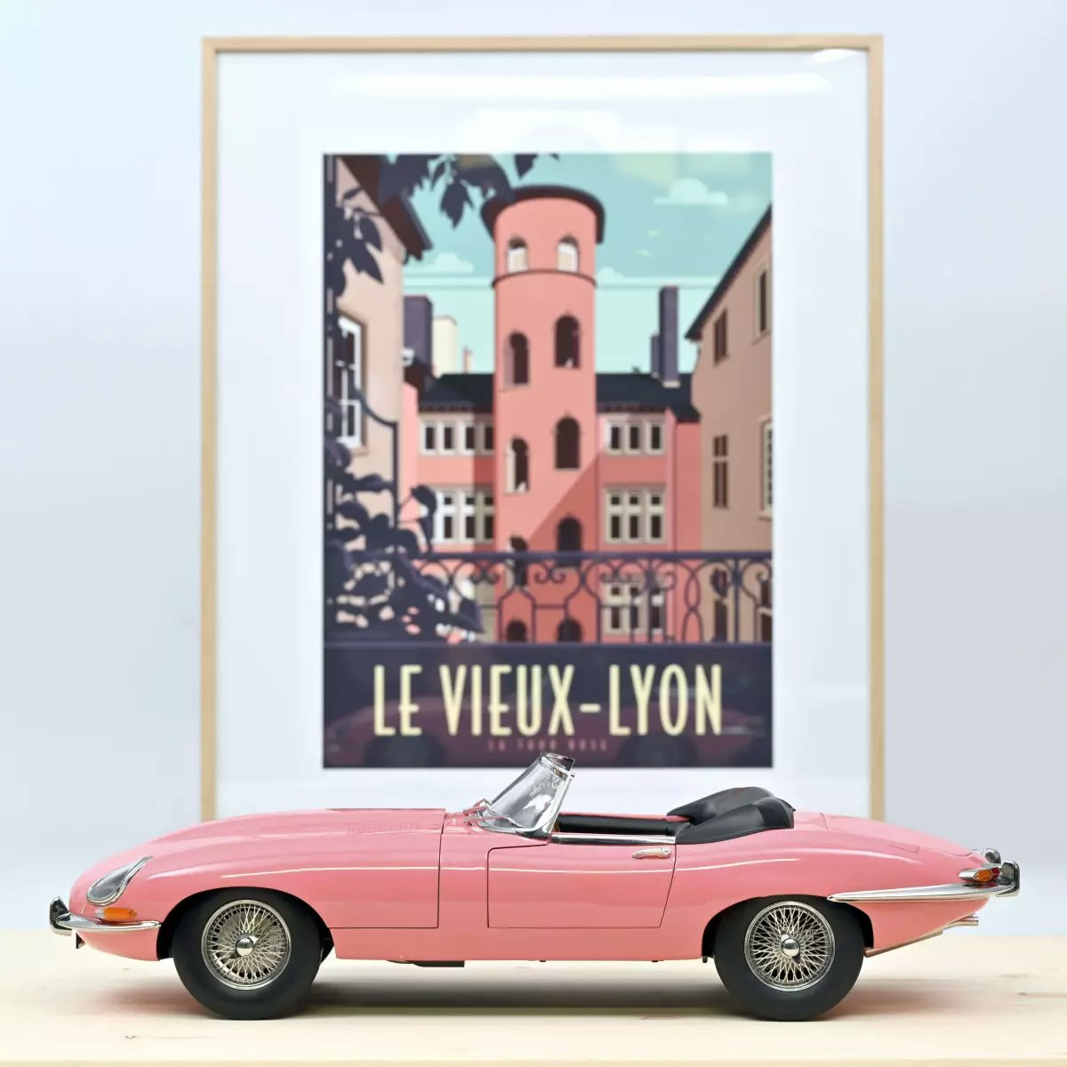 Skala 1/12 Jaguar E-Type Cabriolet 1962 Rose fr Norev (122721) 300 pcs