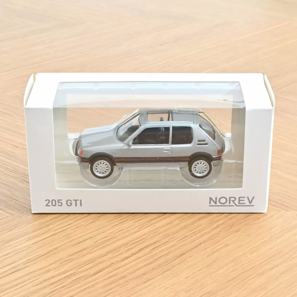 Skala 1/43 Peugeot 205 GTI 1986 Light silver fr NOREV