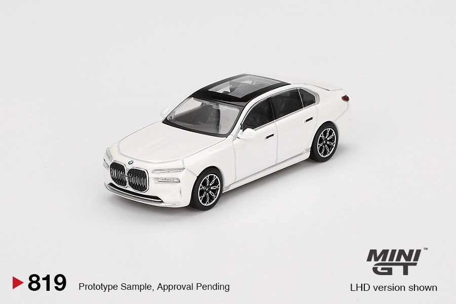Skala 1/64 BMW i7 xDrive60 Mineral White fr MINI GT (819)