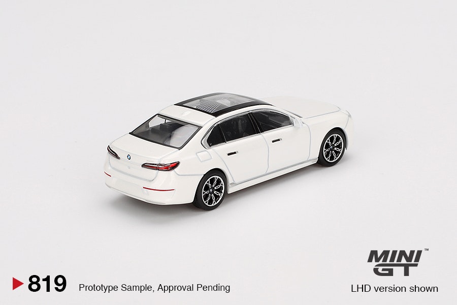 Skala 1/64 BMW i7 xDrive60 Mineral White fr MINI GT (819)