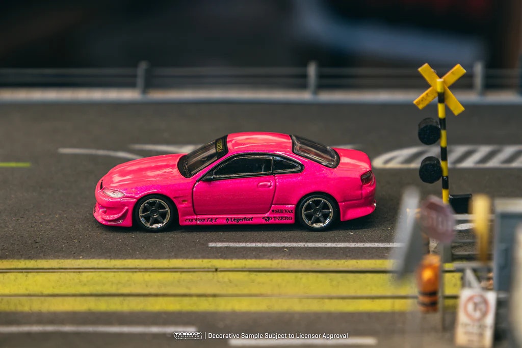 Skala 1/64 Nissan Silvia S15 Pink Metallic fr TARMAC WORKS