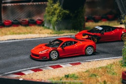 Skala 1/64 Ferrari 458 Italia GT3, Red fr Tarmac Works -  ROAD64