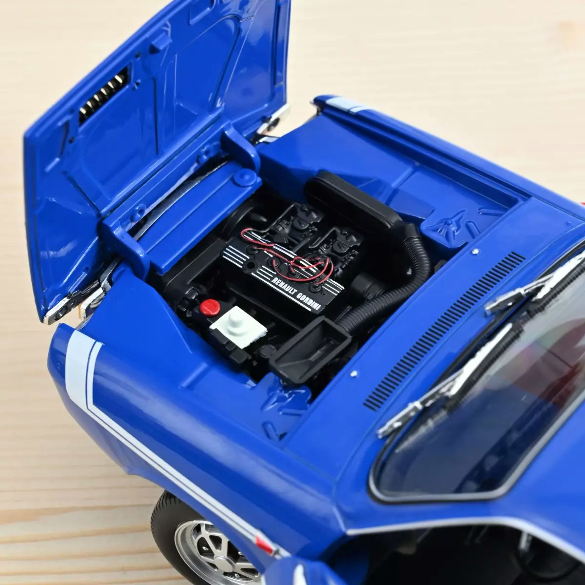 Skala 1/18 Renault 12 Gordini without bumpers 1971 Blue-de-France Blue fr Norev
