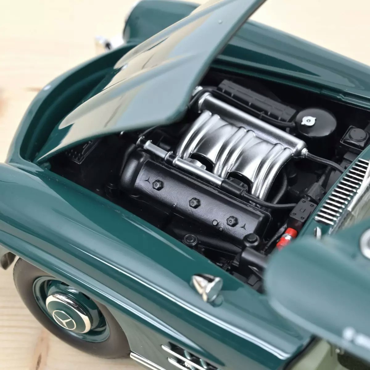 Skala 1/18 Mercedes-Benz 300 SL 1954 Green fr Norev