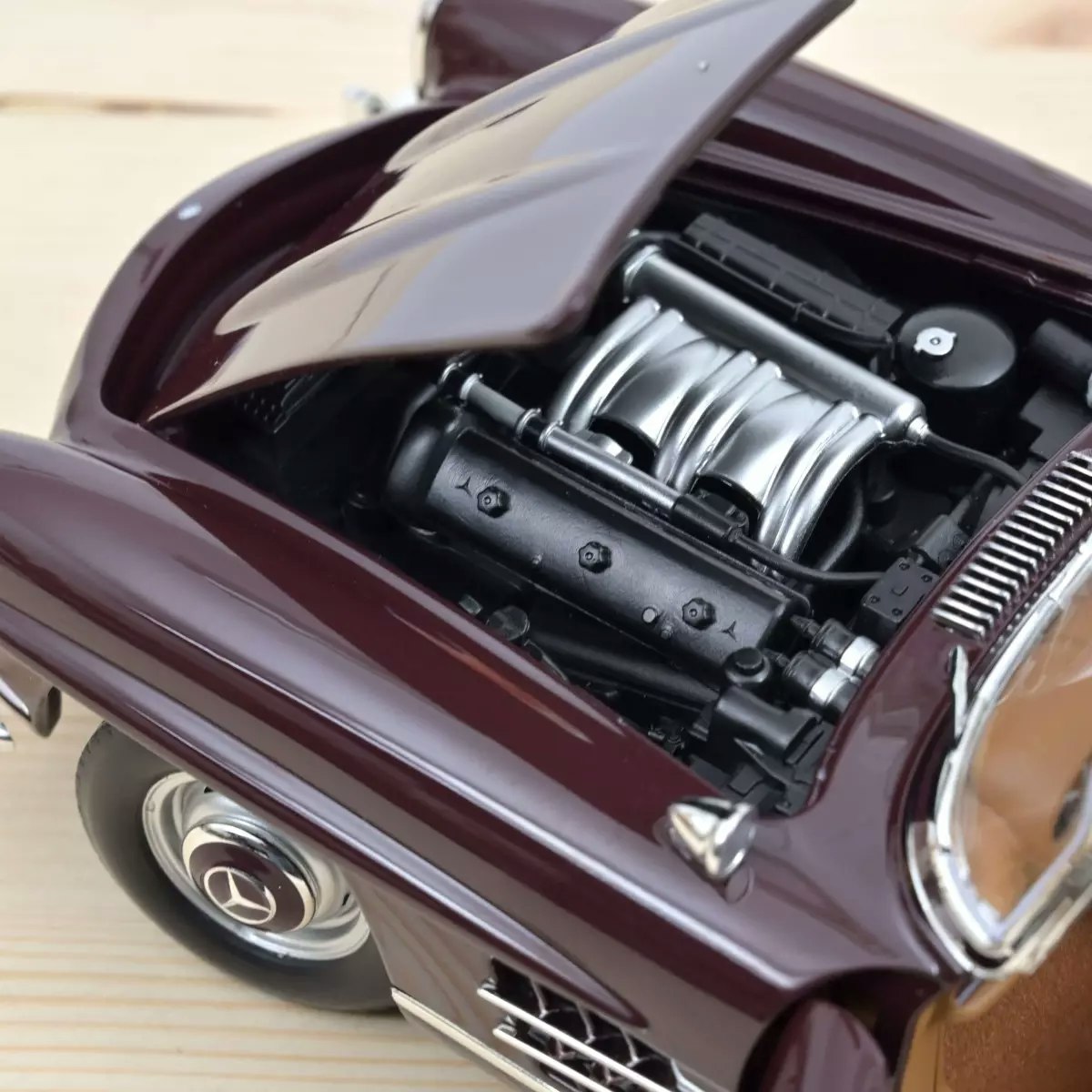 Skala 1/18 Mercedes-Benz 300 SL Roadster 1957 Dark Red fr Norev