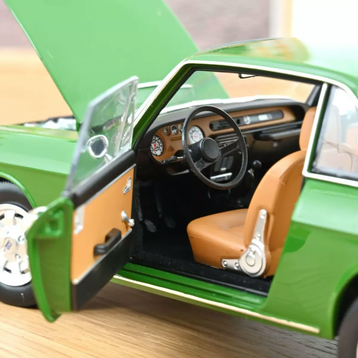 Skala 1/18 Lancia Fulvia 3 1975 Dublin Green fr Norev