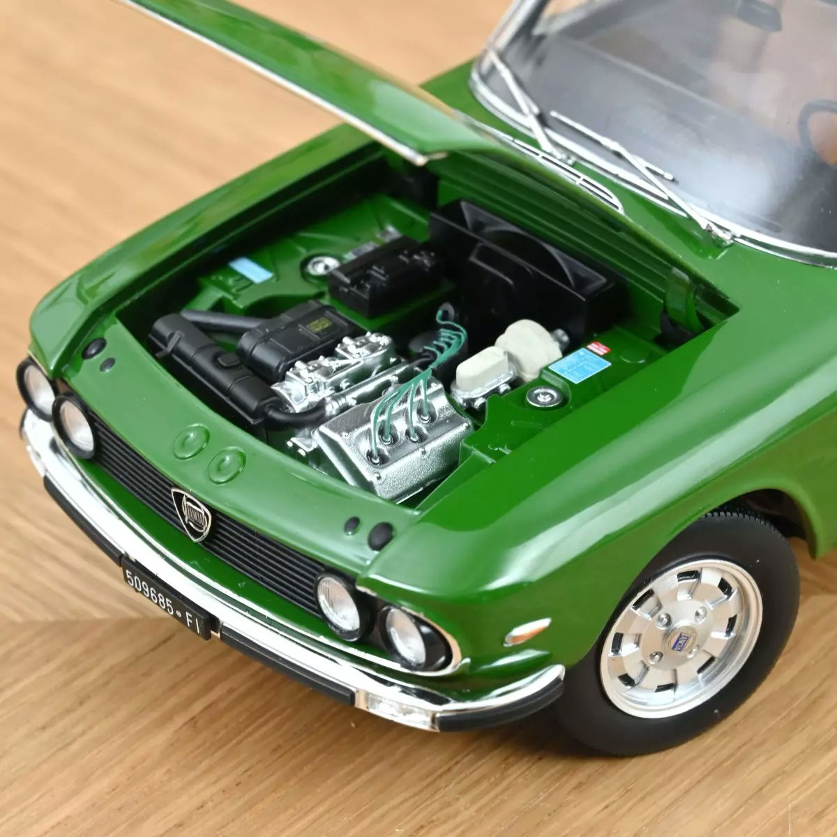 Skala 1/18 Lancia Fulvia 3 1975 Dublin Green fr Norev
