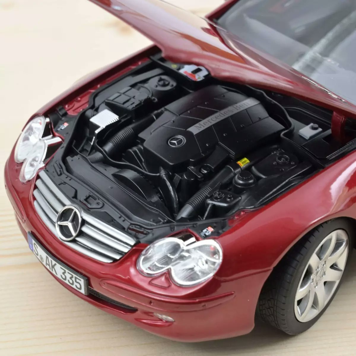 Skala 1/18 Mercedes-Benz SL 500 2003 Red Metallic fr Norev. 300 pcs