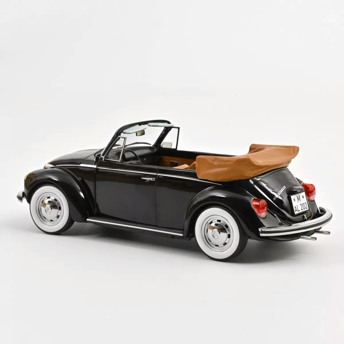 Skala 1/18 VW 1303 Cabriolet 1972 Black fr Norev