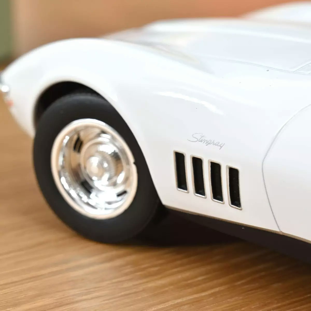 Skala 1/18 Chevrolet Corvette Convertible 1969 Can Am White fr Norev