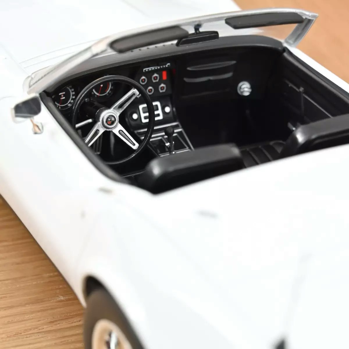 Skala 1/18 Chevrolet Corvette Convertible 1969 Can Am White fr Norev