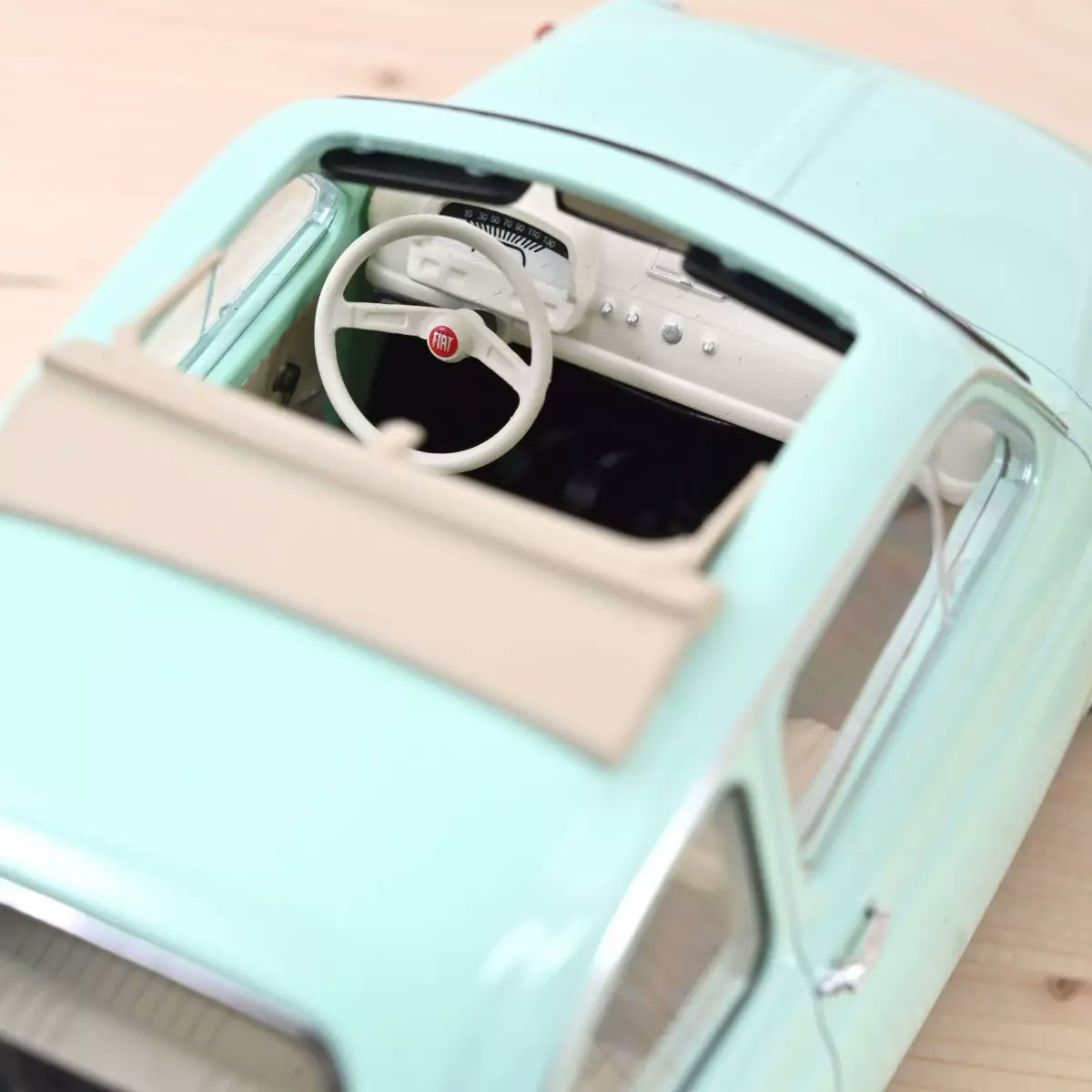 Skala 1/18 Fiat 500 L 1968 Pastel Blue Special birth pack fr Norev