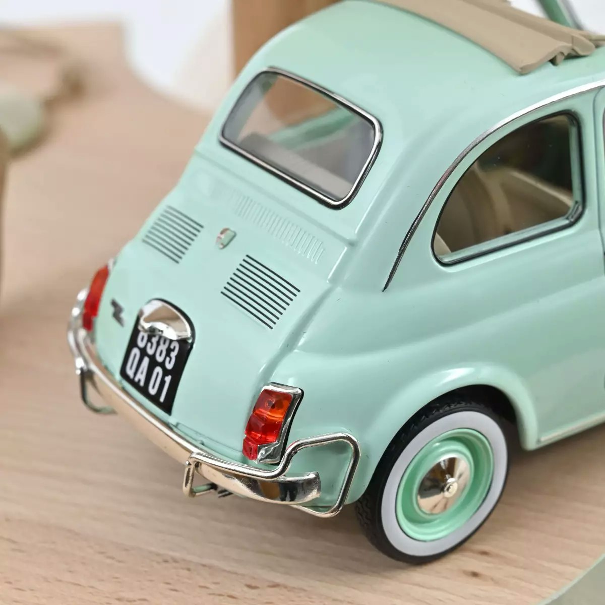 Skala 1/18 Fiat 500 L 1968 Pastel Blue Special birth pack fr Norev