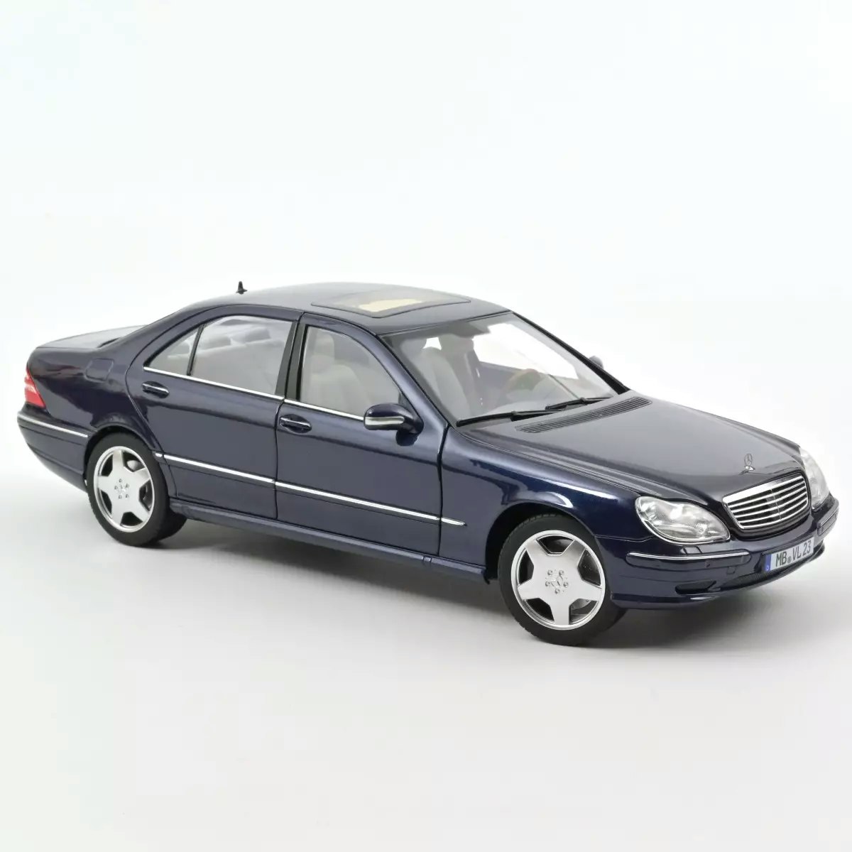 Skala 1/18 Mercedes-Benz S55 AMG 2000 Blue metallic fr Norev