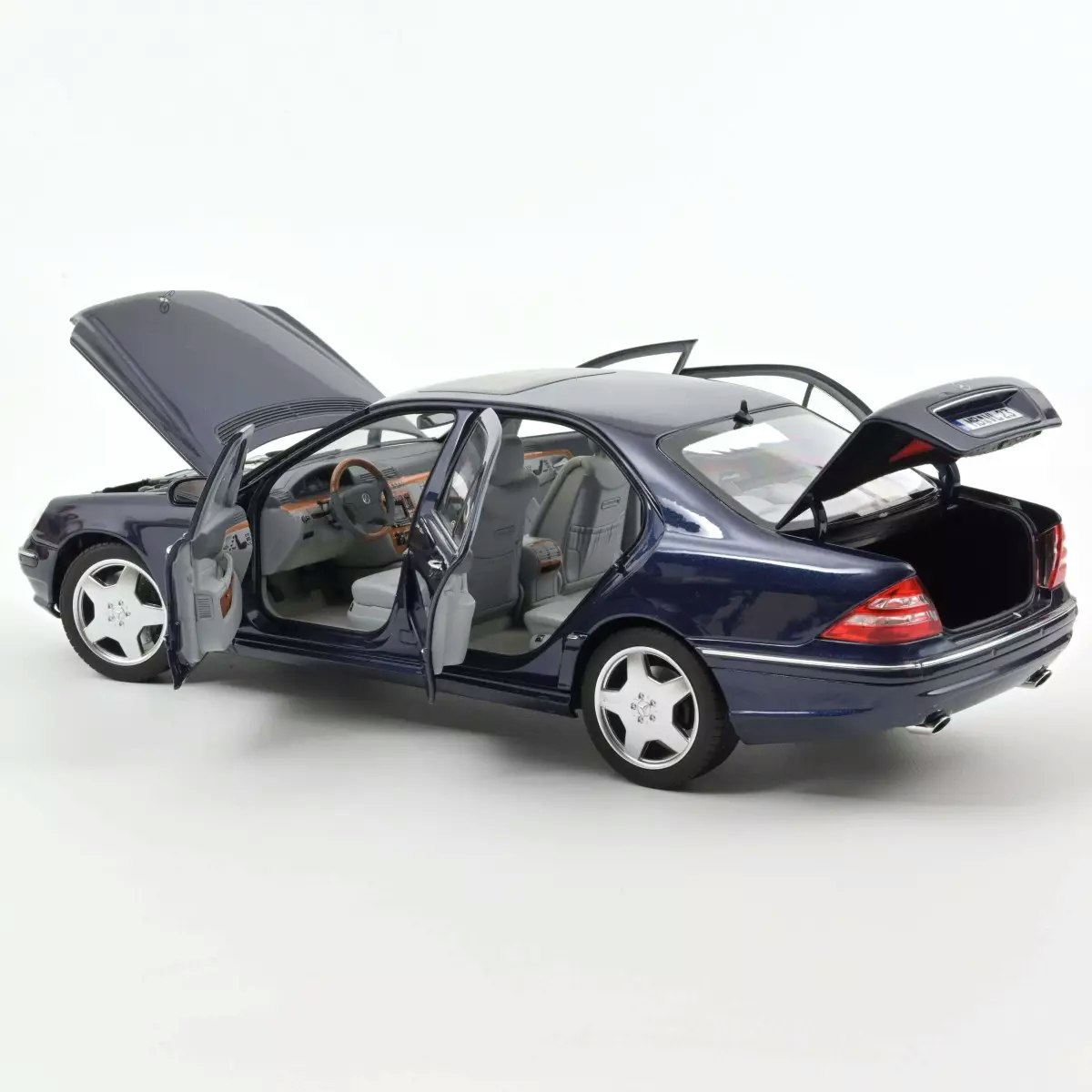 Skala 1/18 Mercedes-Benz S55 AMG 2000 Blue metallic fr Norev