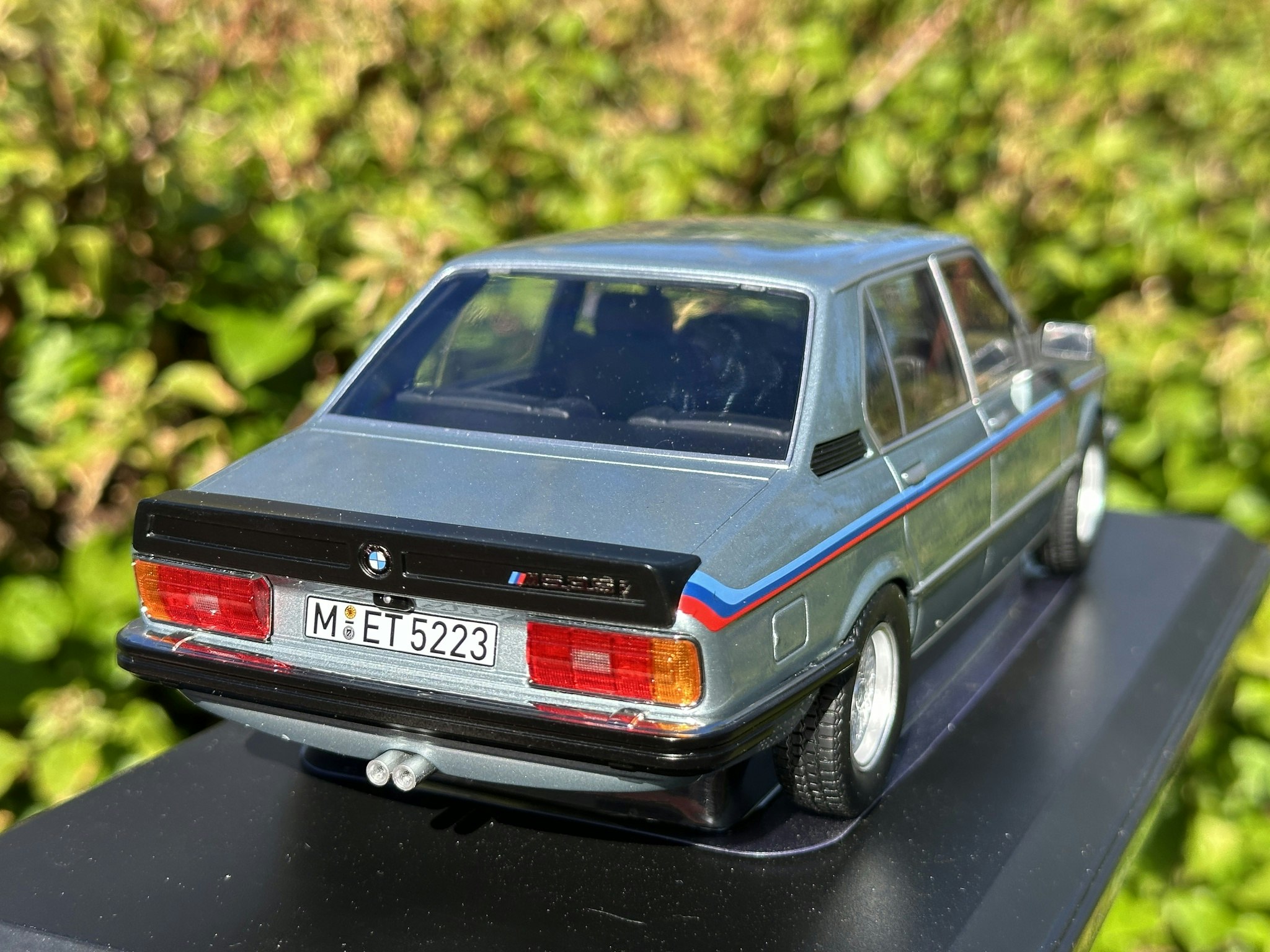 Skala 1/18 BMW E28 M 535i  1980, Blue metallic & Stripes fr Norev Limited edition 500 pcs