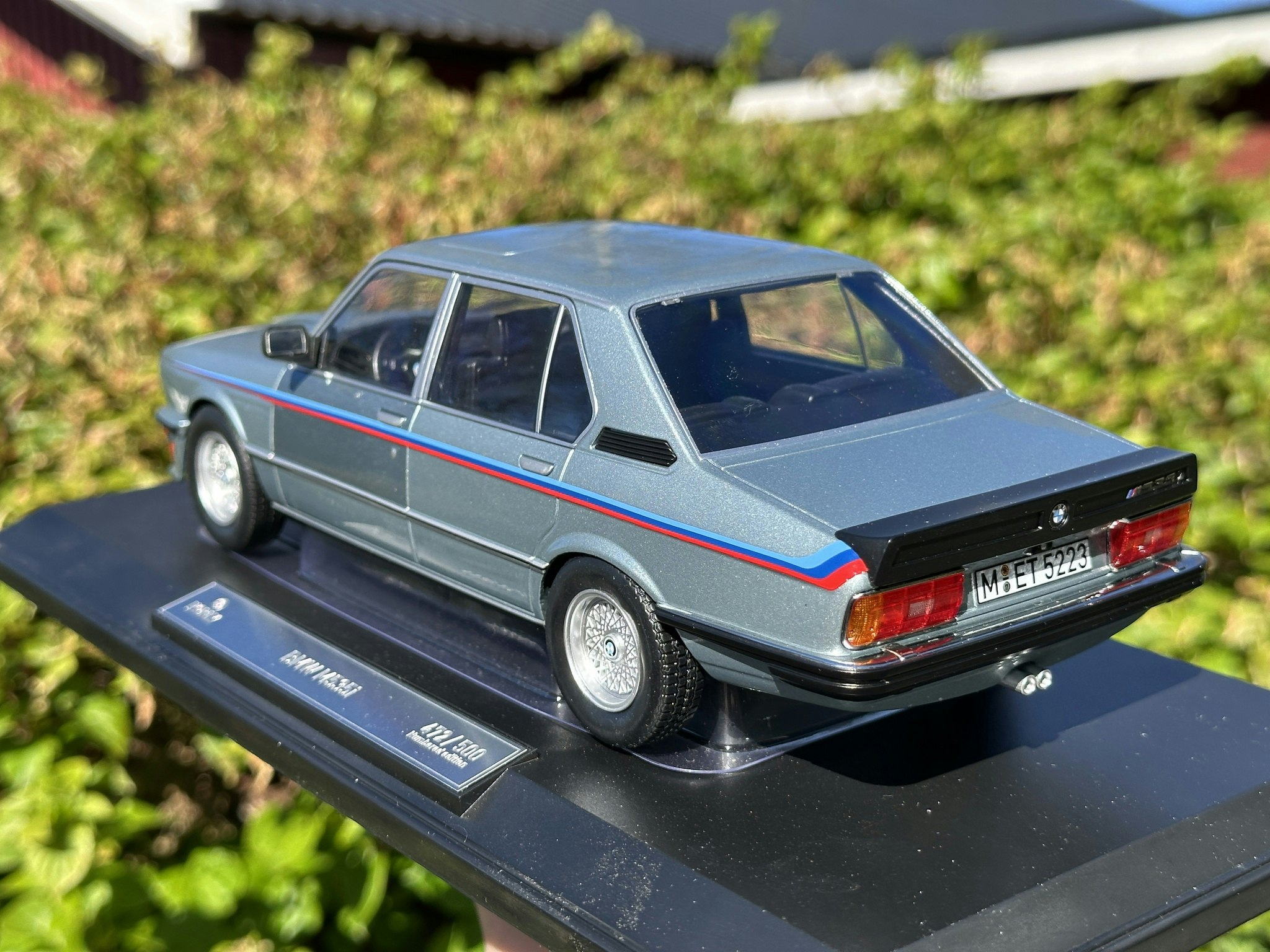 Skala 1/18 BMW E28 M 535i  1980, Blue metallic & Stripes fr Norev Limited edition 500 pcs