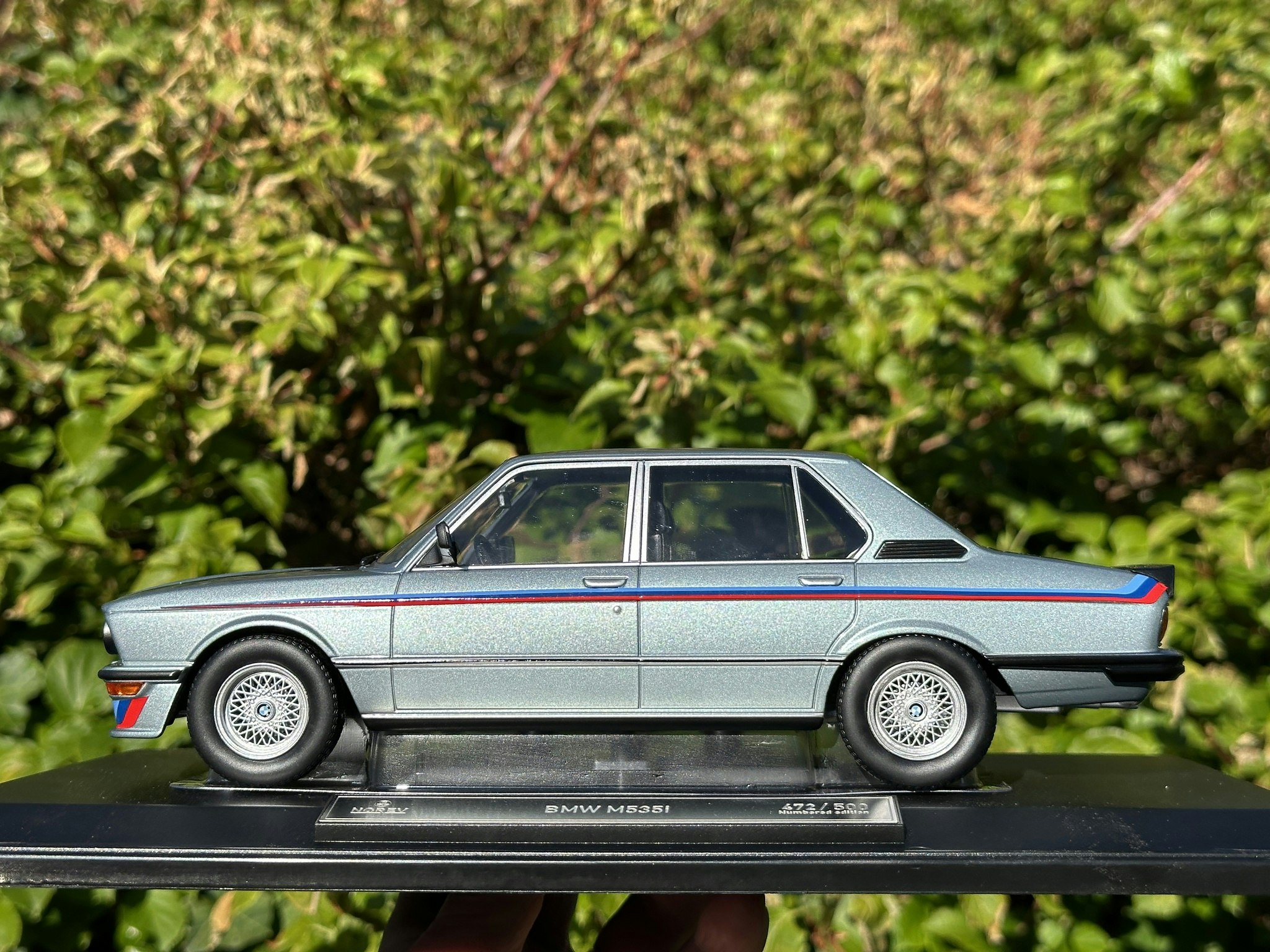 Skala 1/18 BMW E28 M 535i  1980, Blue metallic & Stripes fr Norev Limited edition 500 pcs