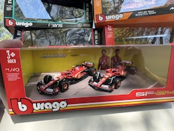 Skala 1/43 Ferrari SF-24, Formel 1, Set w 2 cars fr Bburago 36839
