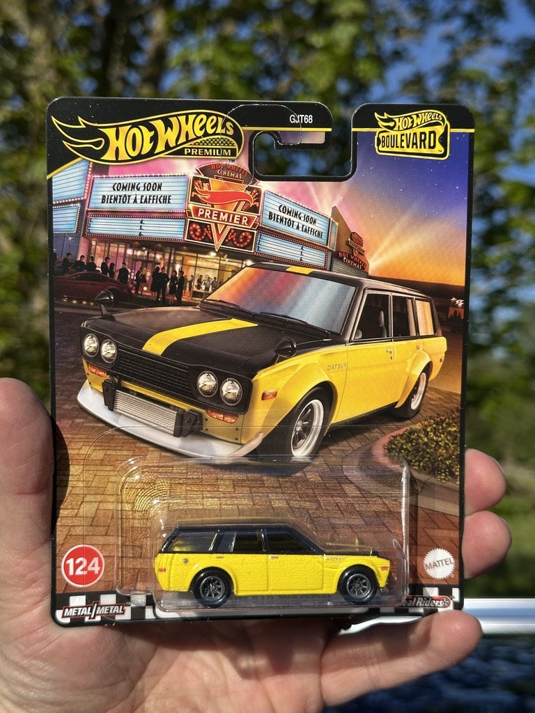 Skala 1/64 Hot Wheels Premium, Boulevard: Datsun 510 Wagon - Car Culture