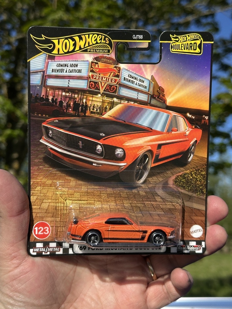 Skala 1/64 Hot Wheels Premium, Boulevard: Ford Mustang Boss 302 69´ - Car Culture