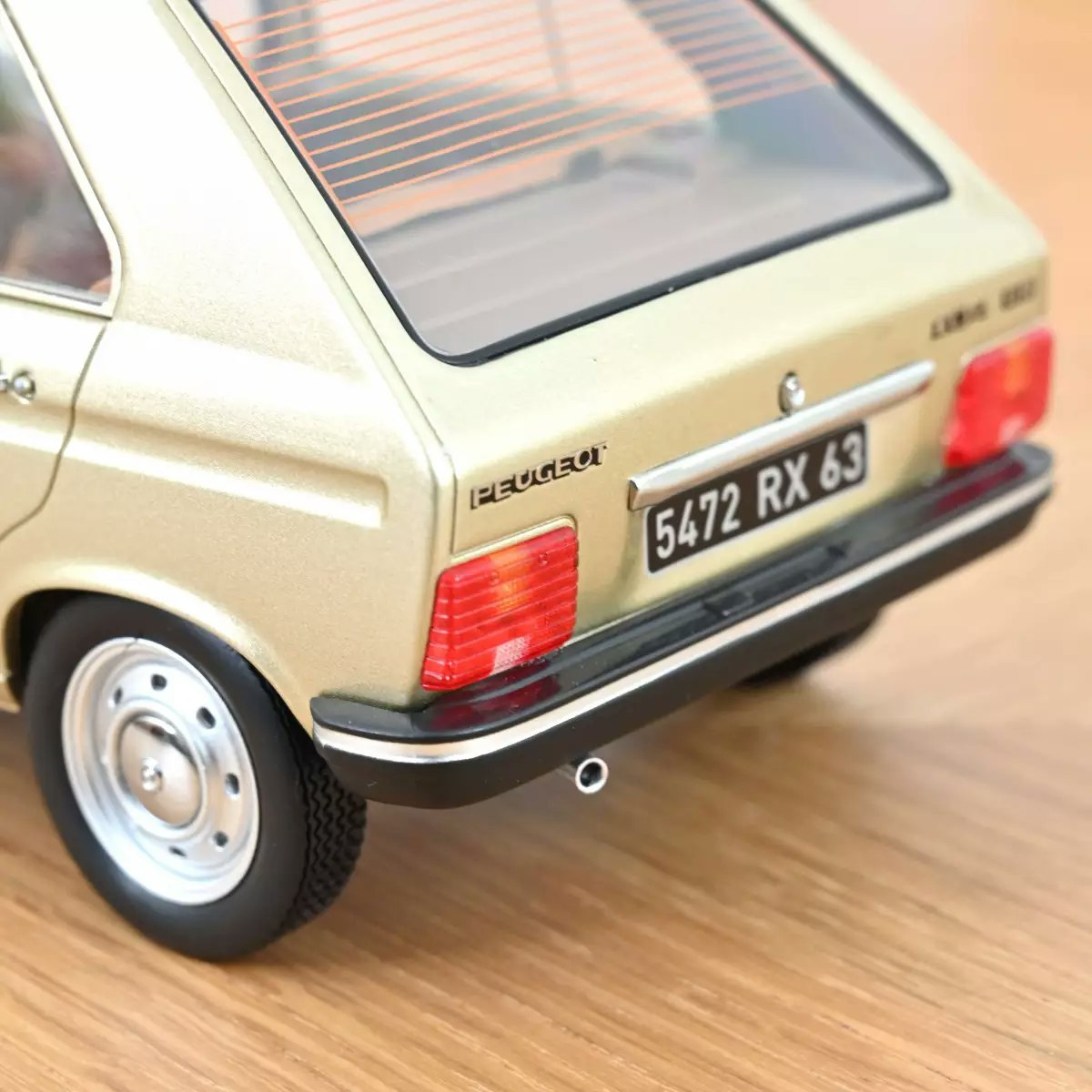 Skala 1/18 Peugeot 104 GR 1981 Beige metallic fr Norev